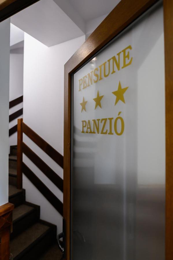 Hotel Juliu's Panzio Csikszereda Exterior foto